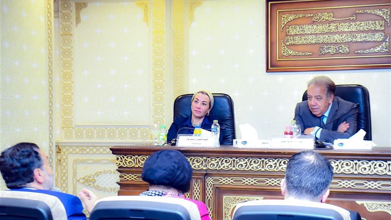 وزيرة البيئة