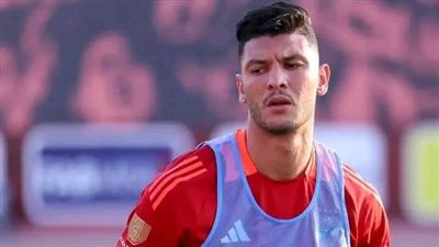 بين التمسك والعروض الخليجية.. مصير غامض لأشرف داري في الأهلي