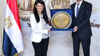 وزيرة التخطيط تكرّم ممثل برنامج الأمم المتحدة الإنمائي بمناسبة انتهاء فترة عمله في مصر