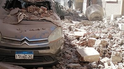 انهيار مئذنة مسجد أثري في سمنود يتسبب في تحطم سيارات ويثير ذعر الأهالي