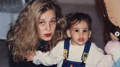 بصورة من الطفولة.. نور عمرو دياب تحتفل بعيد ميلاد والدتها شيرين رضا