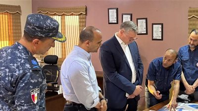 وزير البترول يزور أهالي المفقودين في حادث انقلاب البارج البحري لتقديم الدعم والمؤازرة لهم 