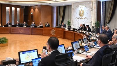 الوزراء يقر 15 مشروع نفع عام بعدة محافظات ويوافق على تعاقدات خدمية جديدة