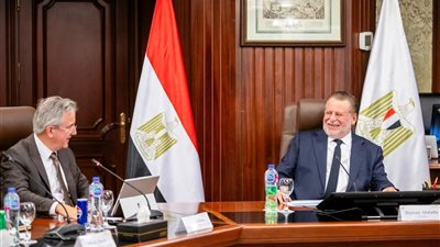 محافظ البنك المركزي المصري يستقبل وفدًا من البنك الأوروبي لإعادة الإعمار والتنمية