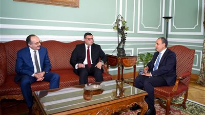 وزير الخارجية والهجرة يستقبل وزير الإسكان والمرافق والمجتمعات العمرانية