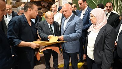 كامل الوزير يفتتح مشروعات صناعية جديدة : مصر في طريقها لتصيح مركزا صناعيا إقليميا