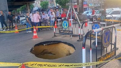 محافظ القاهرة يتابع إصلاح هبوط أرضي أسفل كوبري التجنيد بمصر الجديدة