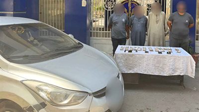 ضبط عصابة انتحلت صفة رجال شرطة وسرقت أجنبيا بمصر الجديدة