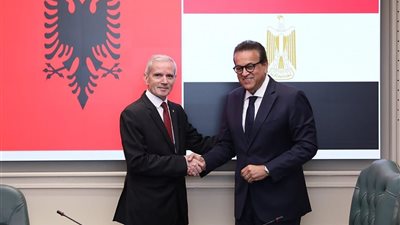 مصر وألبانيا تبحثان تعزيز التعاون في التصنيع الدوائي والتدريب الطبي