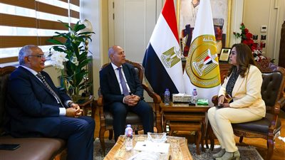 اجتماع تنسيقي لتطوير شوارع مصر الجديدة وإعادة الانضباط لمناطق الكافيهات