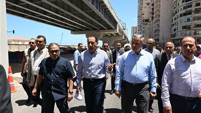 مدبولي يزور كورنيش الإسكندرية.. ماذا يحدث في محور نجيب؟