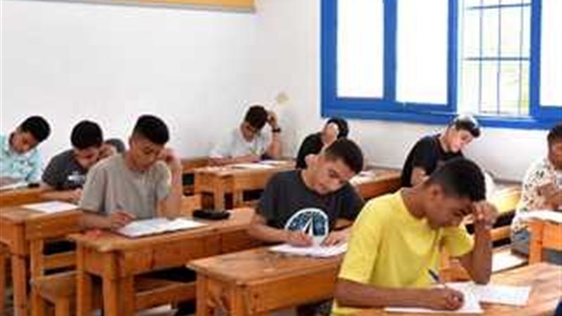 طلاب الشهادة الإعدادية