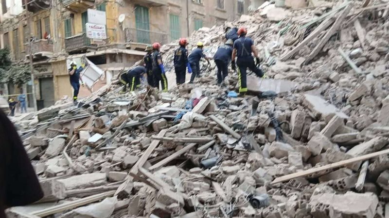 انهيار عقار بالعطارين