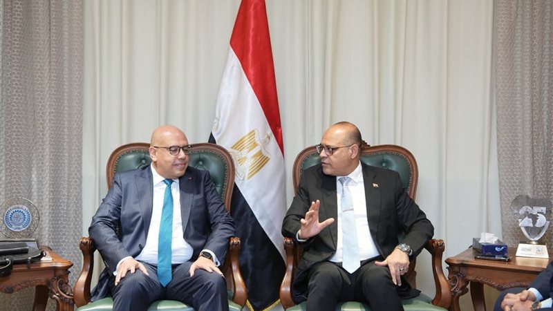 لقاء وزير العمل مع