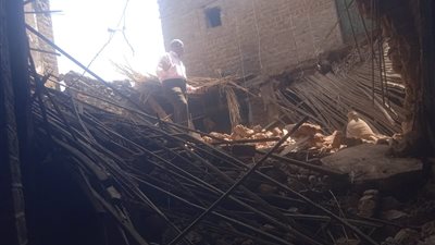 انهيار جزئي لمنزل قديم مكون من طابقين بمركز طهطا شمال سوهاج