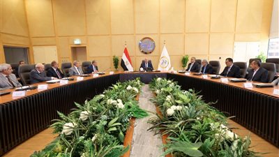 توجيهات عاجلة من وزير النقل لرفع كفاءة الخدمة بالسكة الحديد والمترو والمونوريل