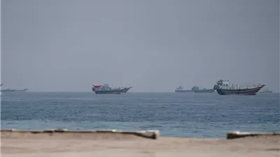 اشتباك جديد في مضيق هرمز.. واشنطن تدمر زورقين إيرانيين بعد محاولة الاستيلاء على مسيرة