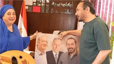 علي الحجار يهدي مقتنيات من أسرته الفنية لمتحف أكاديمية الفنون للموسيقى العربية