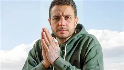 بسبب صورة جريئة مع حبيبته.. انتقادات حادة لأحمد الفيشاوي من جمهوره 
