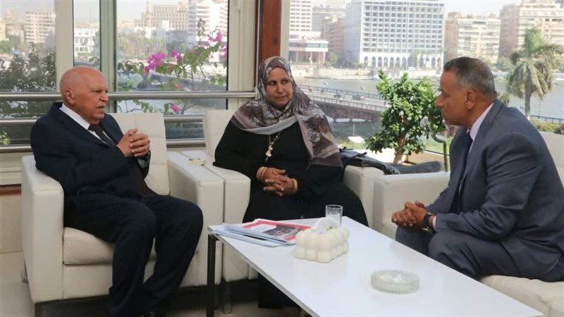نقيب المعلمين يكرم