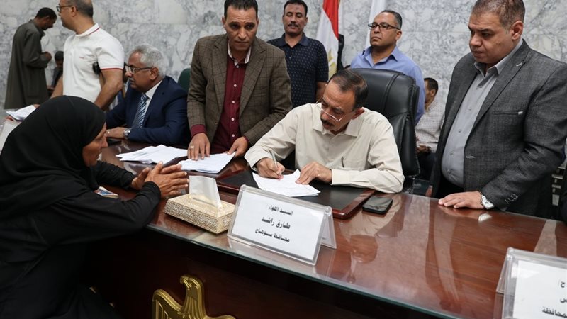 محافظ سوهاج يعقد