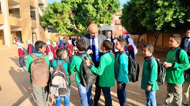 طلاب بأول أيام الدراسة