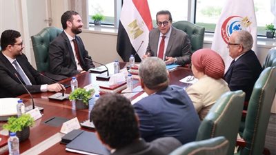 وزير الصحة يبحث مع رئيس «إليفيت» تعزيز الشراكات والاستثمارات في القطاع الصحي