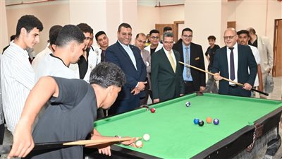 النعماني يشارك طلابه بجامعة سوهاج الأهلية أنشطتهم الرياضية في أول أيام الدراسة