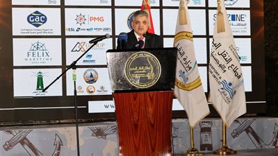رئيس هيئة قناة السويس: القناة آمنة وحركة الملاحة منتظمة