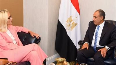 وزير الخارجية يلتقي سيجريد كاج نائبة رئيس وزراء هولندا السابقة
