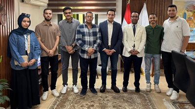 نائب محافظ الفيوم يناقش مع طلاب الحاسبات إنشاء تطبيق إلكتروني متكامل