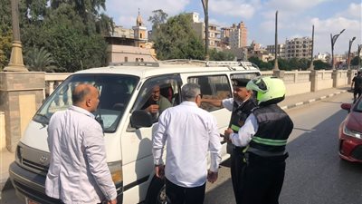 محافظ الدقهلية يوجه بتحرير مخالفة لميكروباص تسبب في إعاقة المرور