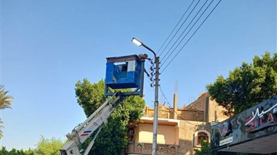 حملة مكبرة لصيانة أعمدة الإنارة وكشافات الليد بجهينة