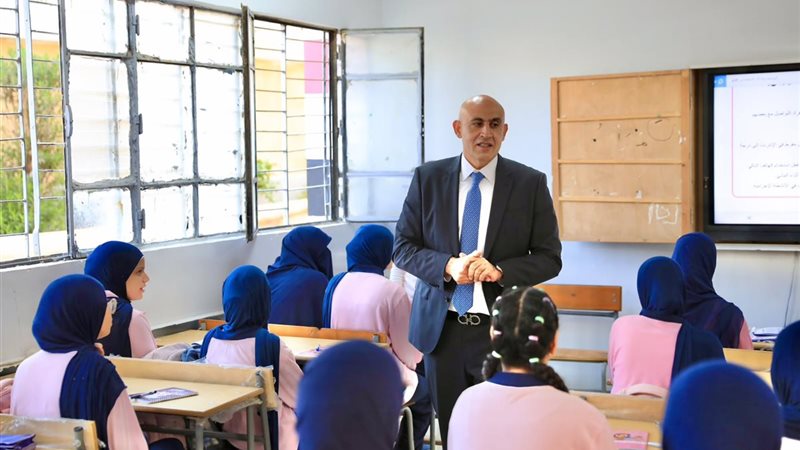 جانب من حوار وزير