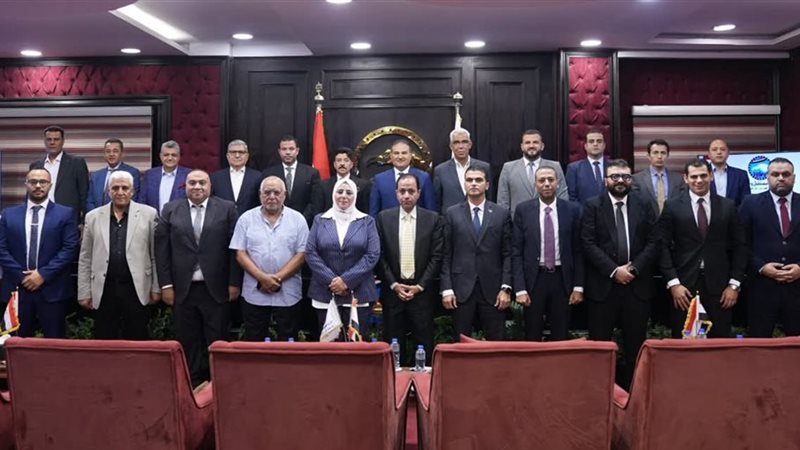 خلال الاجتماع