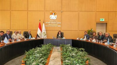 وزيرة الإسكان تتابع تنفيذ مشروعات «حياة كريمة» والتجمعات التنموية في سيناء