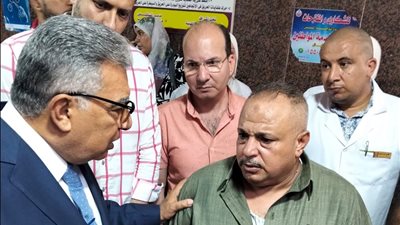 محافظ الدقهلية يتفقد مصابي وضحايا انهيار منزل برهمتوش بمستشفى السنبلاوين