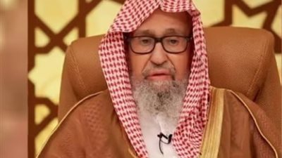 مفتي السعودية يدعو الجنود للاستعداد للتضحية بأرواحهم في مواجهة الحوثيين
