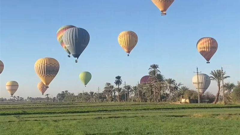 البالون الطائر يزين