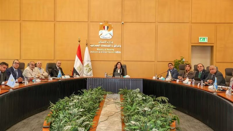وزيرة الإسكان 