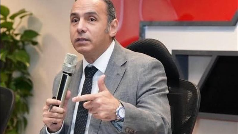 الدكتور إسلام عزام،