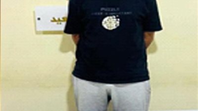 ضبط متهم استولى على بيانات بطاقات الدفع بانتحال صفة موظف بنك