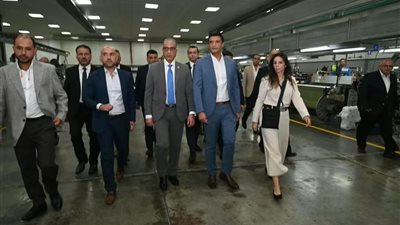 وزير الصناعة يتفقد مصنعين للغزل والنسيج بمدينة السادس من أكتوبر لتعزيز الإنتاج والتصدير