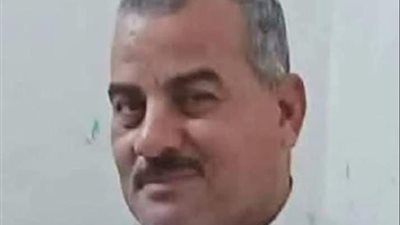 طالب يجلس بجوار جثمان والده بعد مقتله.. حبس المتهم 4 أيام في كفر الدوار