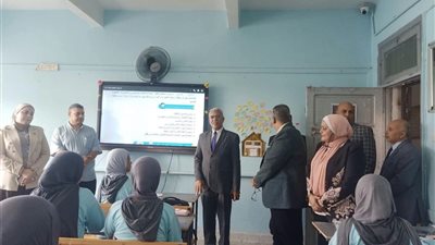 وكيل «تعليم الإسماعيلية» في جولة مفاجئة داخل مدرسة 25 يناير الثانوية بنات