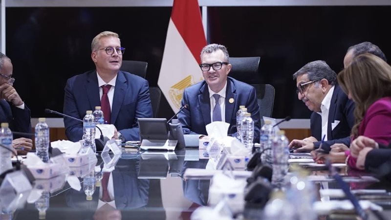وزيرا التخطيط والبترول