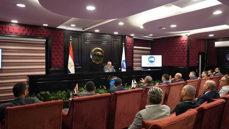 خلال الاجتماع