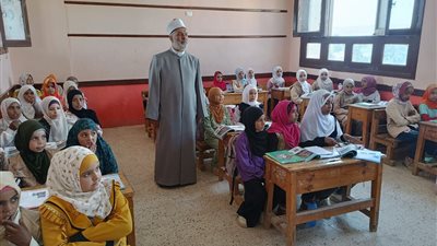 رئيس منطقة سوهاج الأزهرية يتفقد سير العملية التعليمية بالمعاهد الأزهرية