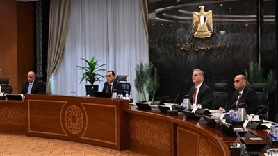 رئيس الوزراء يوجه بحصر تساؤلات الرأي العام والرد عليها في مؤتمر أكتوبر