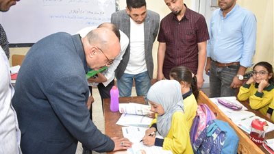 وكيل تعليم سوهاج يجري جولة ميدانية لمتابعة انتظام الدراسة بمدارس ساقلتة 